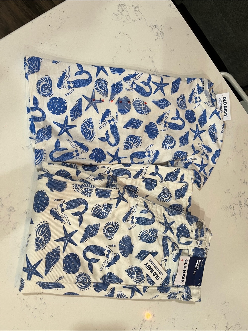 Old Navy White and Blue Seashell Print wide leg jeans and matching t shirt